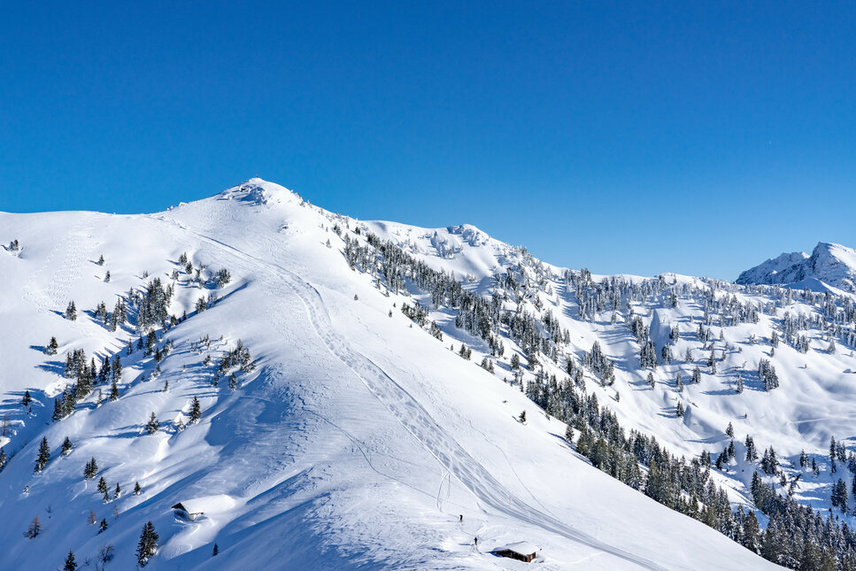 Gipfel und Piste auf Stuckkogel