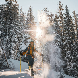Ein Skitourengeher in Kitzbühel
