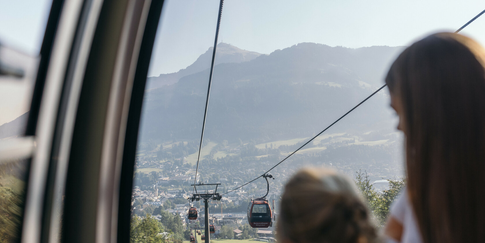 Bergbahn Kitzbühel - Blick aus einer Gondel der Hahnenkammbahn