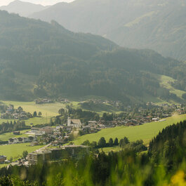 Dorf Jochberg bei Kitzbühel im Sommer