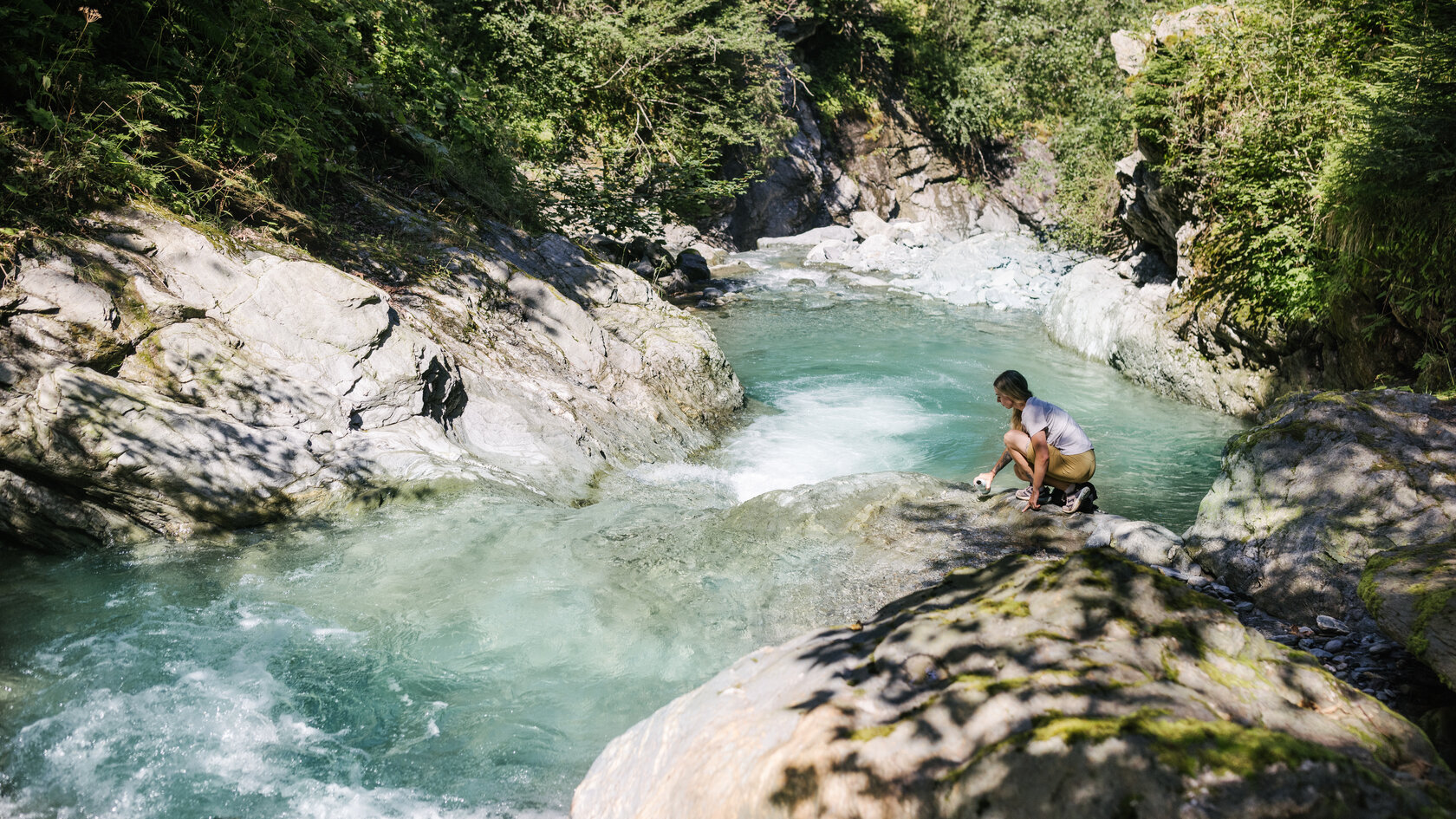 Wandern in Kitzbühel mit natürlichem Bach