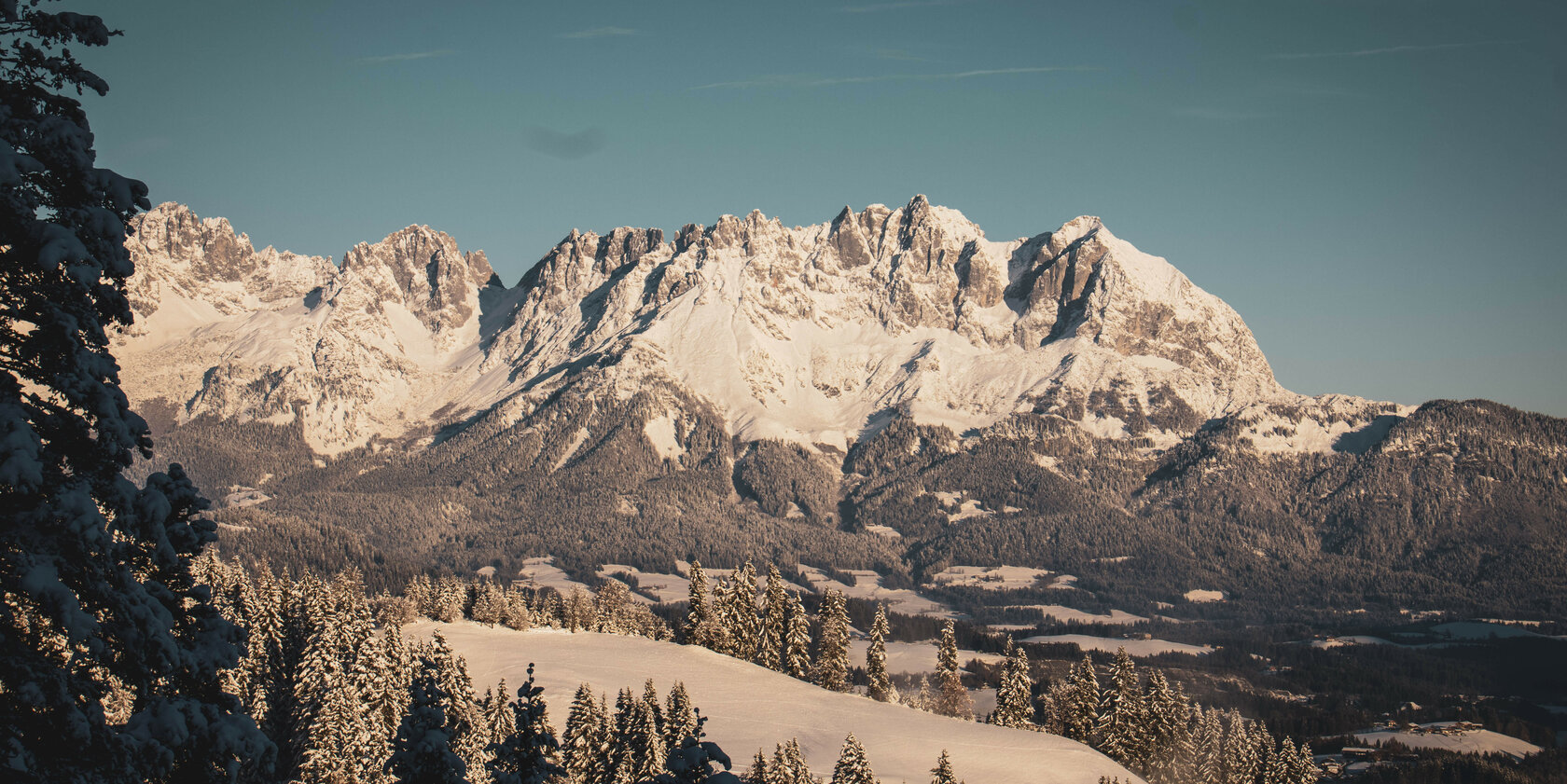 Winterwandern in Kitzbühel mit Ausblick auf den Wilden Kaiser