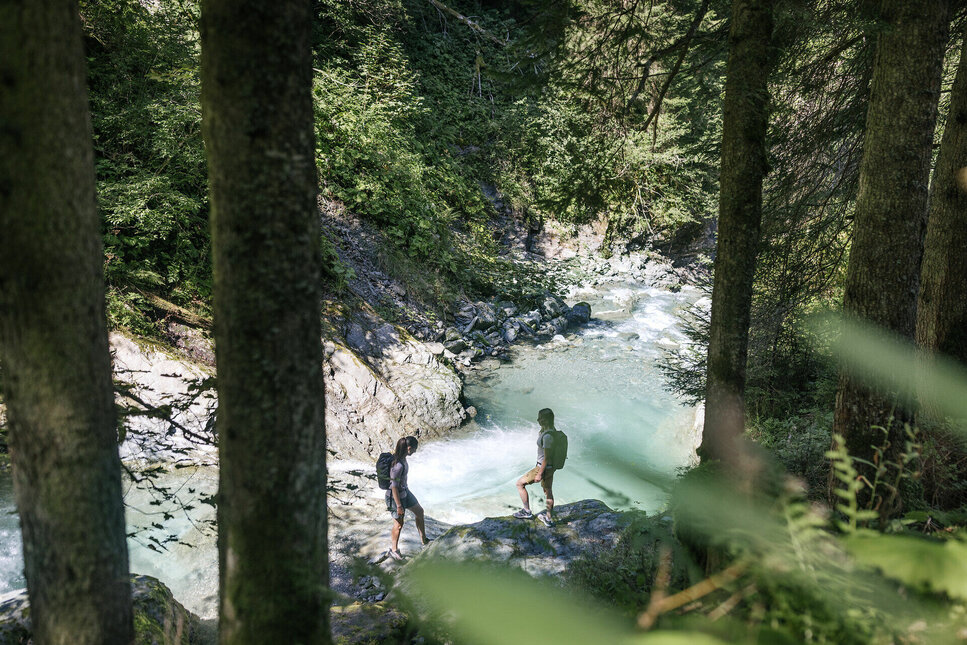Der Sintersbach-Wasserfall in Kitzbühel bietet für alle Altersgruppen etwas.