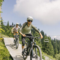 Biken auf einem Trail am Sonnenrast