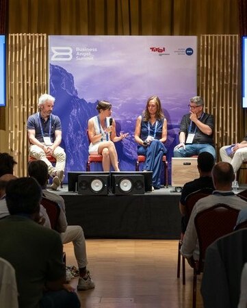 Podiumsdiskussion mit Blick aus dem Publikum