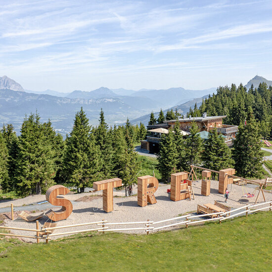 Sommererlebnis Hahnenkamm – Wo Skilegenden zur Wanderkulisse werden