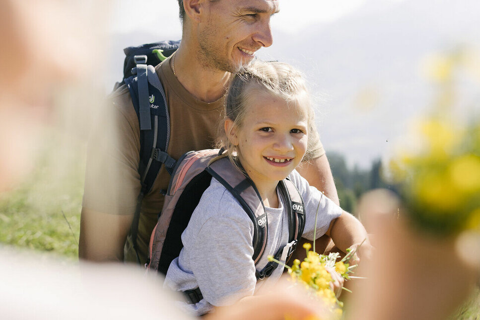 Hoch über der Stadt Kitzbühel entdecken Familien eine beeindruckende Pflanzenwelt.