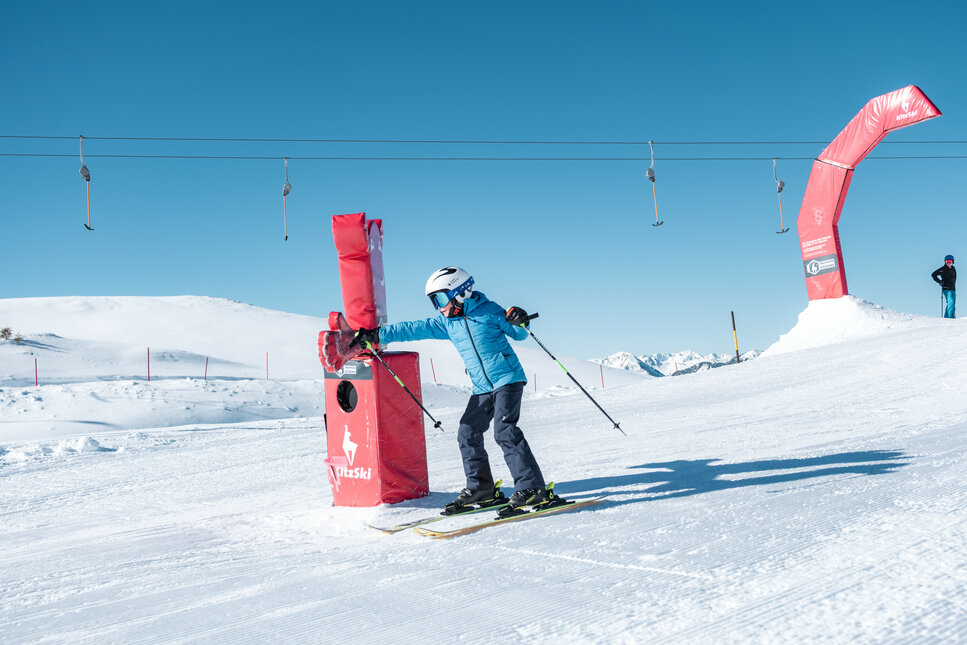 Ein Kind im Snowpark