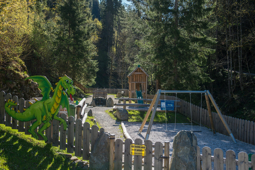 Der Spielplatz am Sintersbach-Wasserfall in Kitzbühel bietet für alle Altersgruppen etwas.