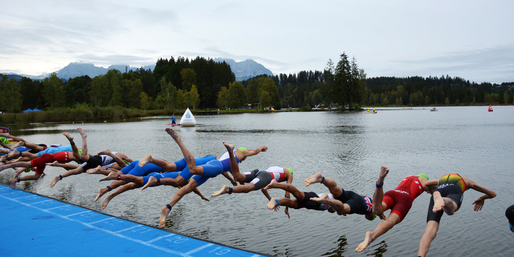 Triathlon in Kitzbühel - Sprung ins Wasser