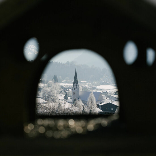 Kirche von Reith bei Kitzbühel im Winter